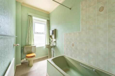 Bathroom.jpg