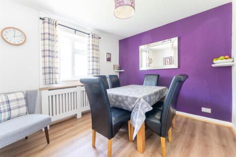 Bedroom 2 / dining room