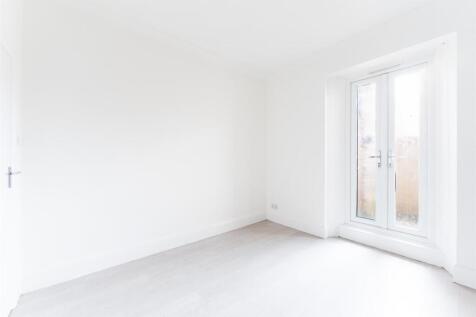Bedroom 1.jpg
