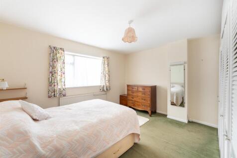 Bedroom 1.jpg