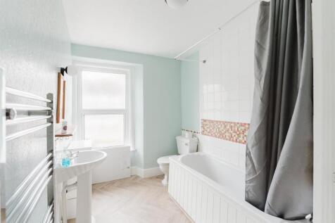 Bathroom.jpg
