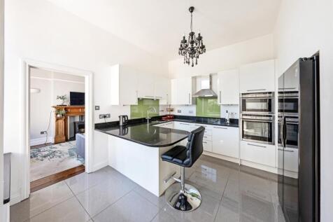 Kitchen 1.jpg