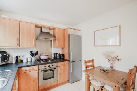 Kitchen 2.jpg