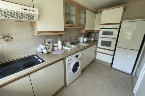 Kitchen 2.JPG
