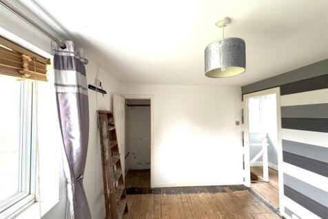 Bedroom 1.jpg