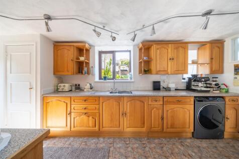Kitchen 2.jpg