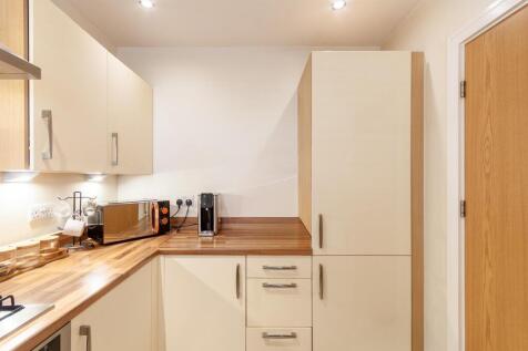 Kitchen 2.jpg
