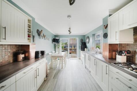 Kitchen 2.jpg