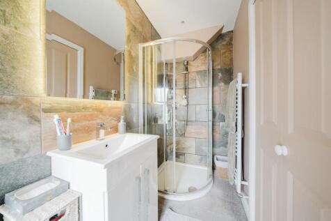 En-suite 1.jpg