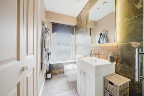 En-suite 2.jpg