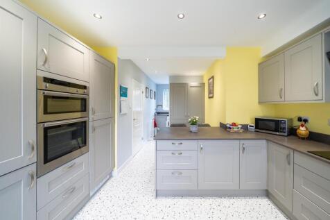 Kitchen 3.jpg