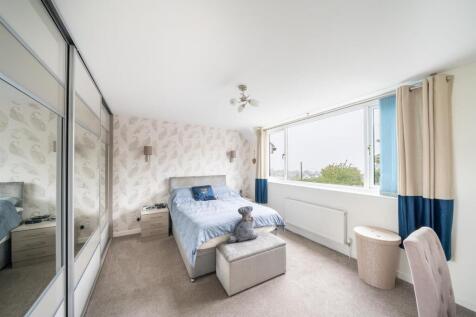 Bedroom One 1.jpg