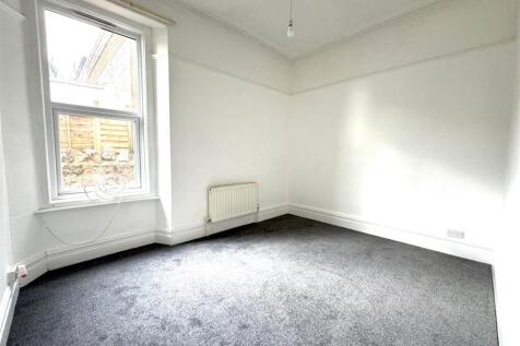 Bedroom 1.jpg