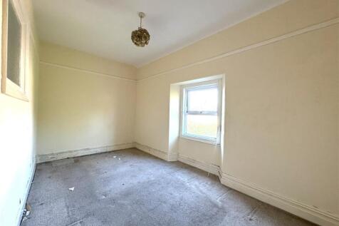 5 Hibernia Mansions bedroom.jpg