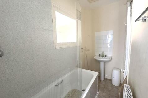 Bathroom 5 Hibernia Mansions 1.jpg