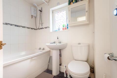 Windsong Flat bathroom