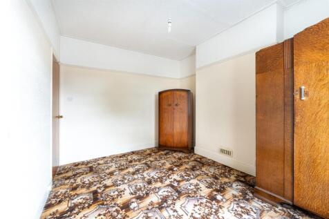 Bedroom 1 2.jpg