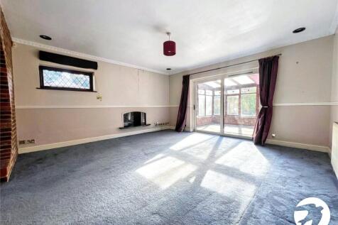 Lounge/Dining Area