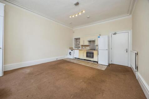 Sitting Room/Kitchen