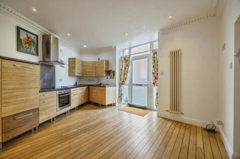 Lounge/Kitchen