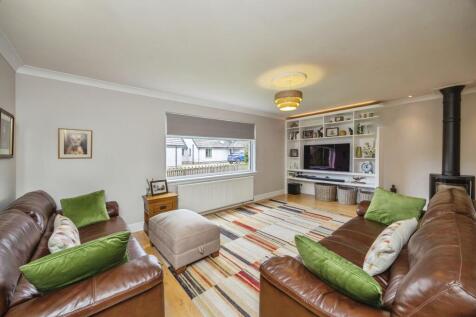 Lounge/Dining
