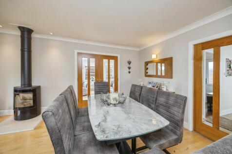 Lounge/Dining