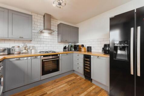 Kitchen / Dining