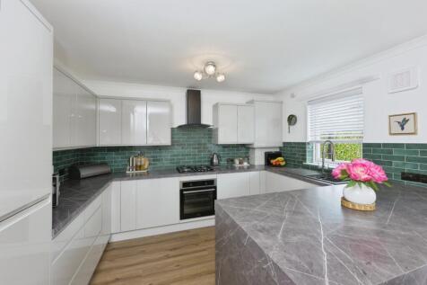Kitchen / Dining