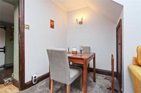 Lounge/Dining Area