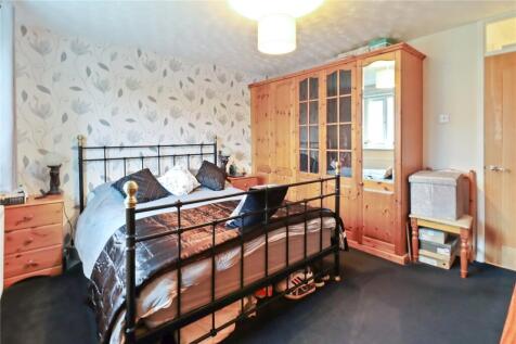 Bedroom 1 Pic 2
