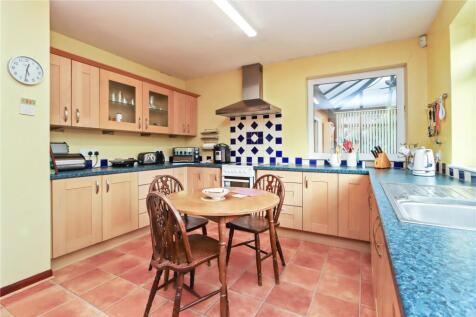 Kitchen Diner Pic 2