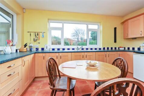 Kitchen Diner Pic 1