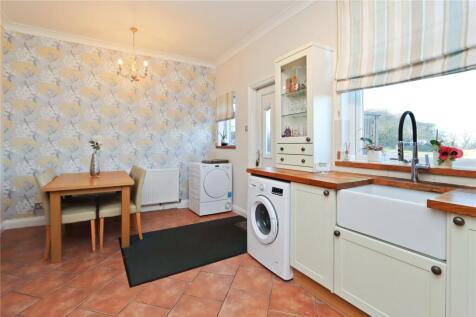 Kitchen Diner Pic 2