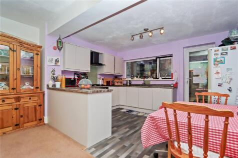 Kitchen Diner Pic 1