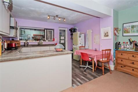 Kitchen Diner Pic 3