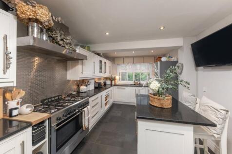 Kitchen Pic 1