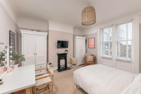 Bedroom 2 Pic 2