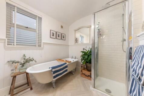 Bathoom Pic 1