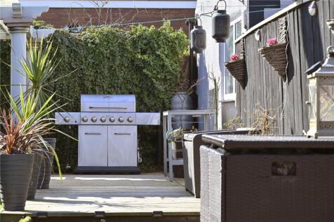 Garden/Bbq Area