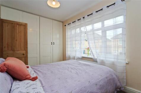 Bedroom 1 Pic 2