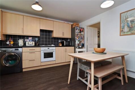 Kitchen Diner Pic 1