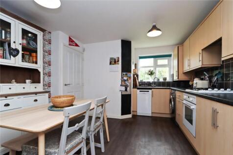Kitchen Diner Pic 2
