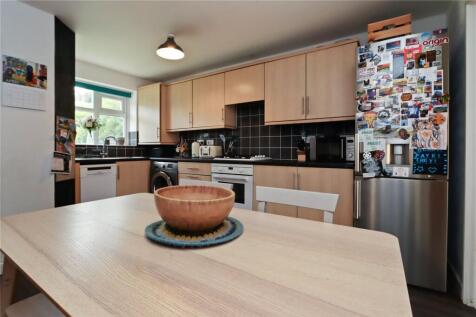 Kitchen Diner Pic 3