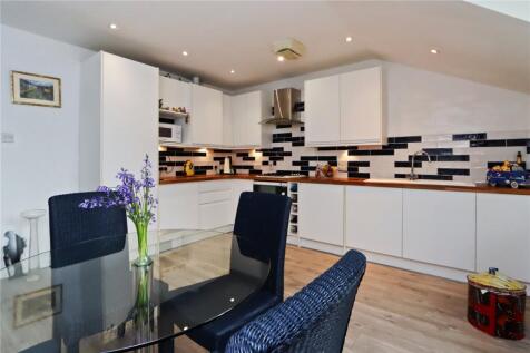 Kitchen Diner Pic 3