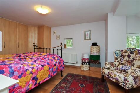 Bedroom 1 Pic 3