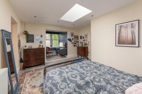 Bedroom 1 Pic 2