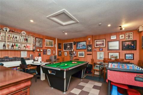 Garage/Games Room