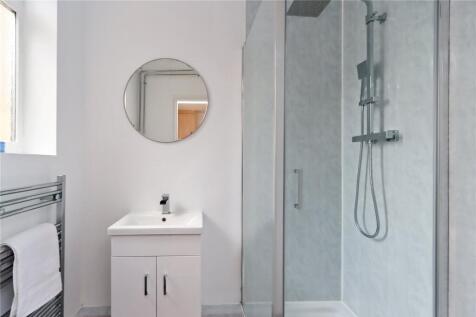 Gr&#39;d Flr.Shower Room