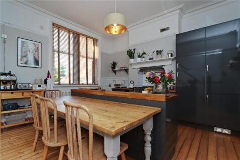 Kitchen Diner Pic 1
