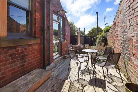 Decking/Garden